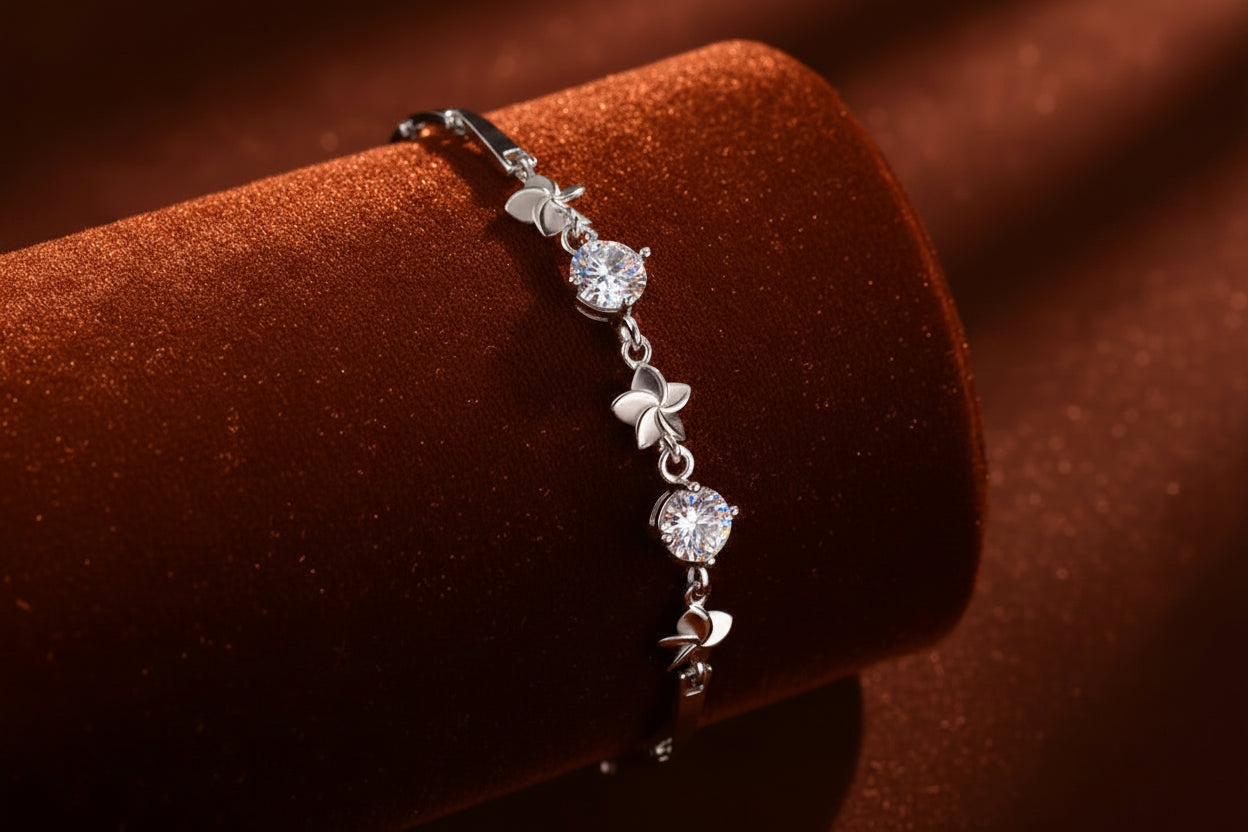 SPIRRAL STAR BANGLE BRACELET